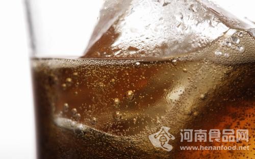 美国研究称儿童每天喝碳酸饮料易出现不合群行为